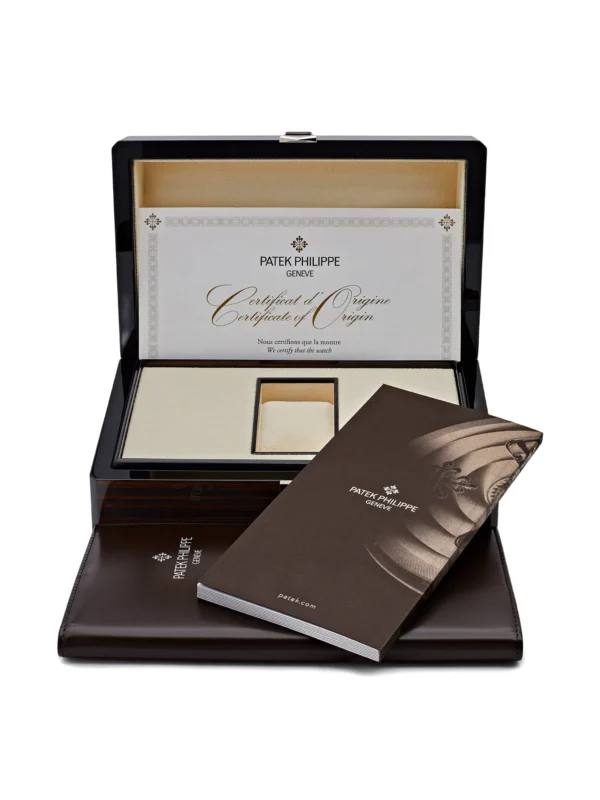 Pre-Owned Patek Philippe 2024 Nautilus 5712R-001 40mm - Image 4